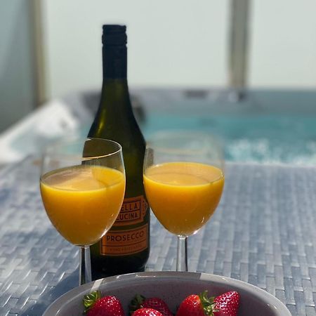 Premium Accommodation With Luxury Hot-Tub And Decking Area, Near Fantasy Island Ingoldmells Buitenkant foto