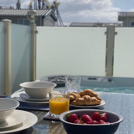 Premium Accommodation With Luxury Hot-Tub And Decking Area, Near Fantasy Island Ingoldmells Buitenkant foto