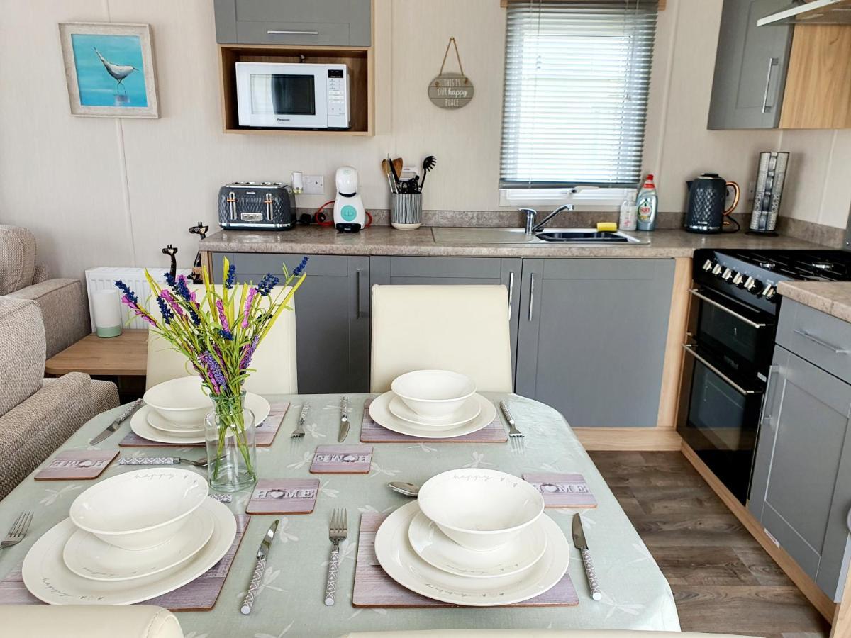 Premium Accommodation With Luxury Hot-Tub And Decking Area, Near Fantasy Island Ingoldmells Kamer foto