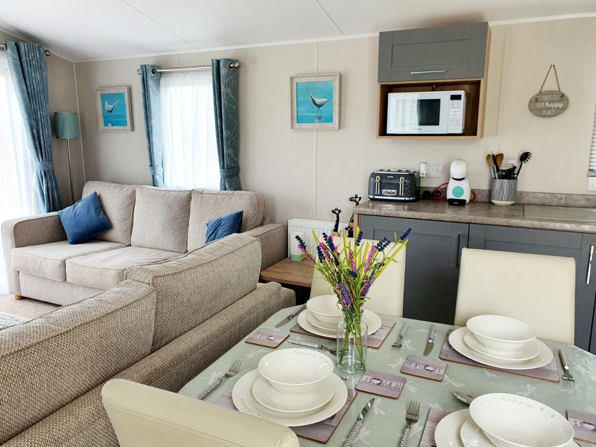 Premium Accommodation With Luxury Hot-Tub And Decking Area, Near Fantasy Island Ingoldmells Buitenkant foto