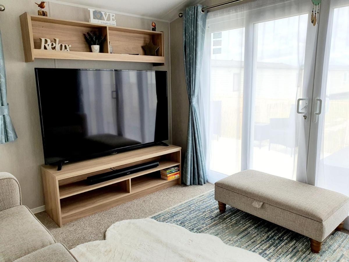 Premium Accommodation With Luxury Hot-Tub And Decking Area, Near Fantasy Island Ingoldmells Buitenkant foto