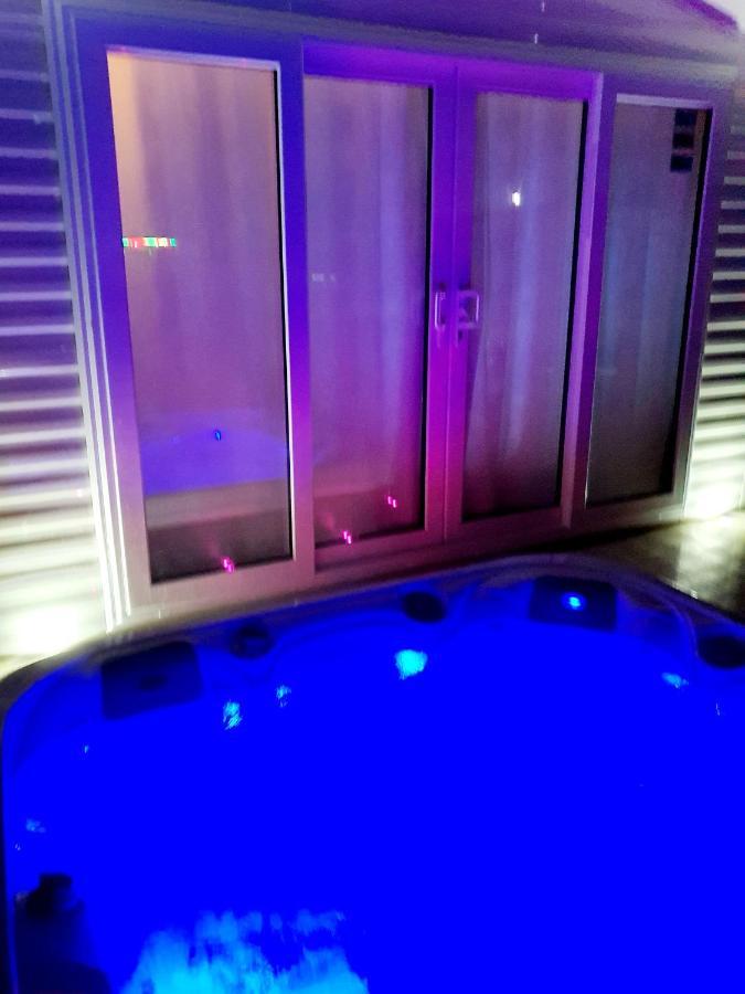 Premium Accommodation With Luxury Hot-Tub And Decking Area, Near Fantasy Island Ingoldmells Buitenkant foto