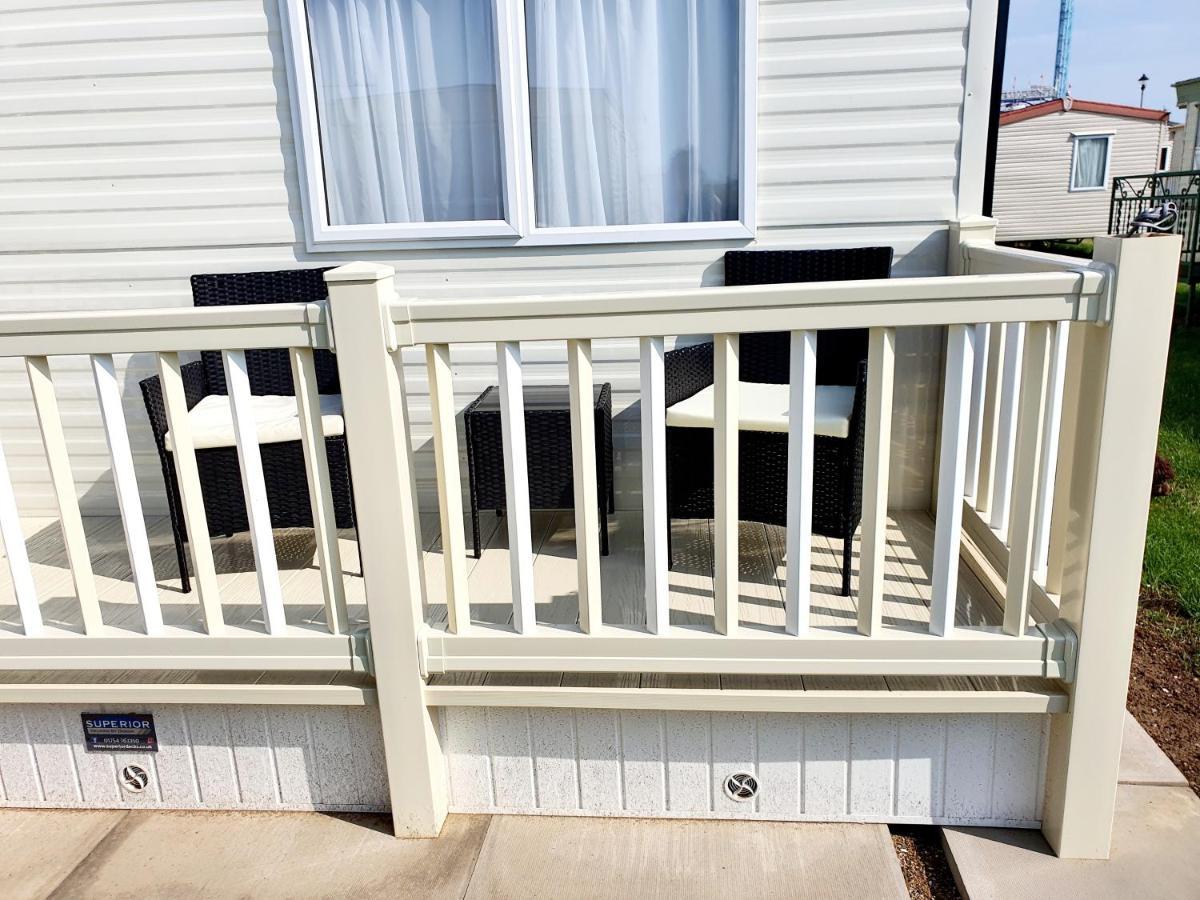 Premium Accommodation With Luxury Hot-Tub And Decking Area, Near Fantasy Island Ingoldmells Buitenkant foto