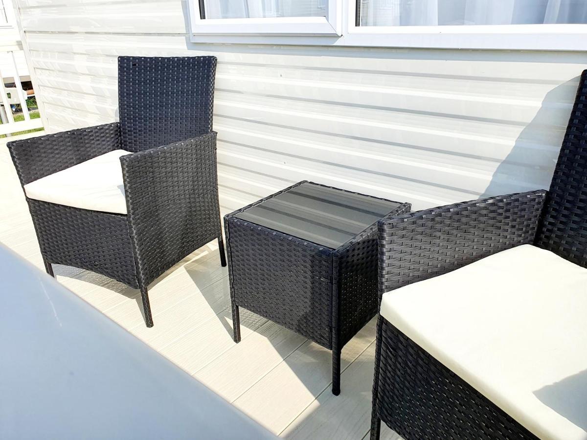 Premium Accommodation With Luxury Hot-Tub And Decking Area, Near Fantasy Island Ingoldmells Buitenkant foto