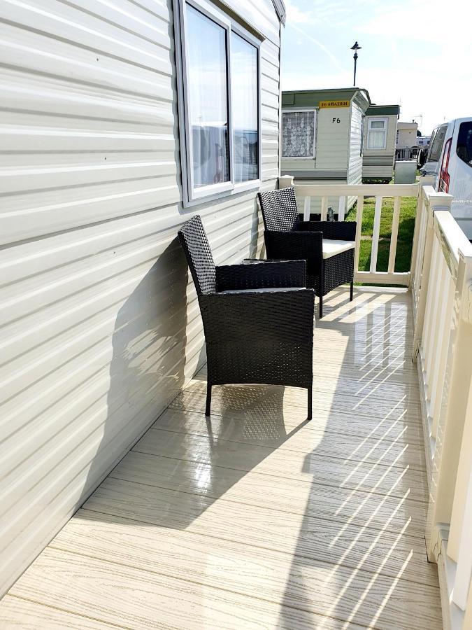 Premium Accommodation With Luxury Hot-Tub And Decking Area, Near Fantasy Island Ingoldmells Buitenkant foto