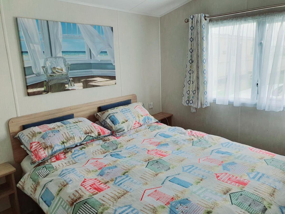 Premium Accommodation With Luxury Hot-Tub And Decking Area, Near Fantasy Island Ingoldmells Buitenkant foto