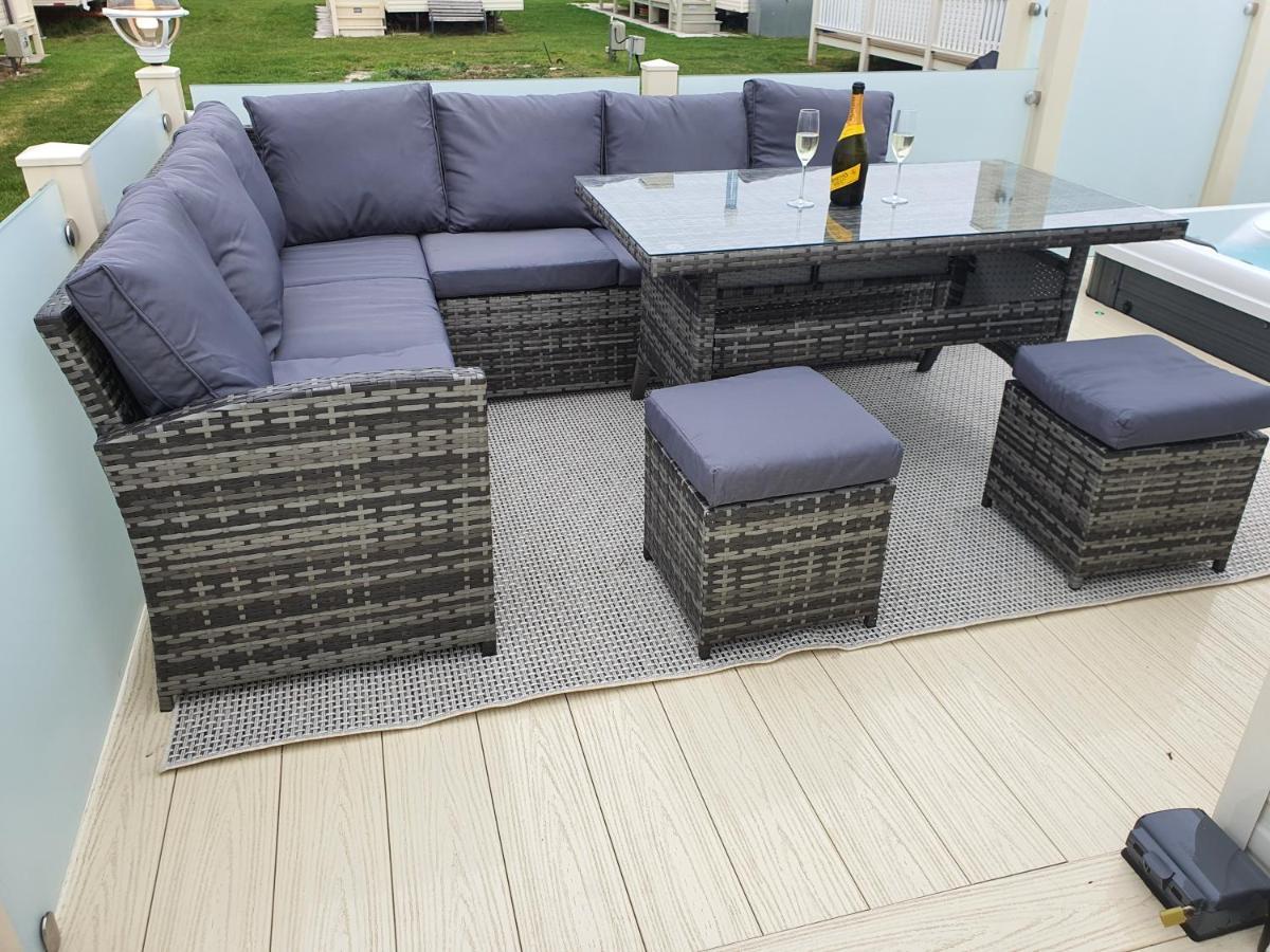 Premium Accommodation With Luxury Hot-Tub And Decking Area, Near Fantasy Island Ingoldmells Buitenkant foto