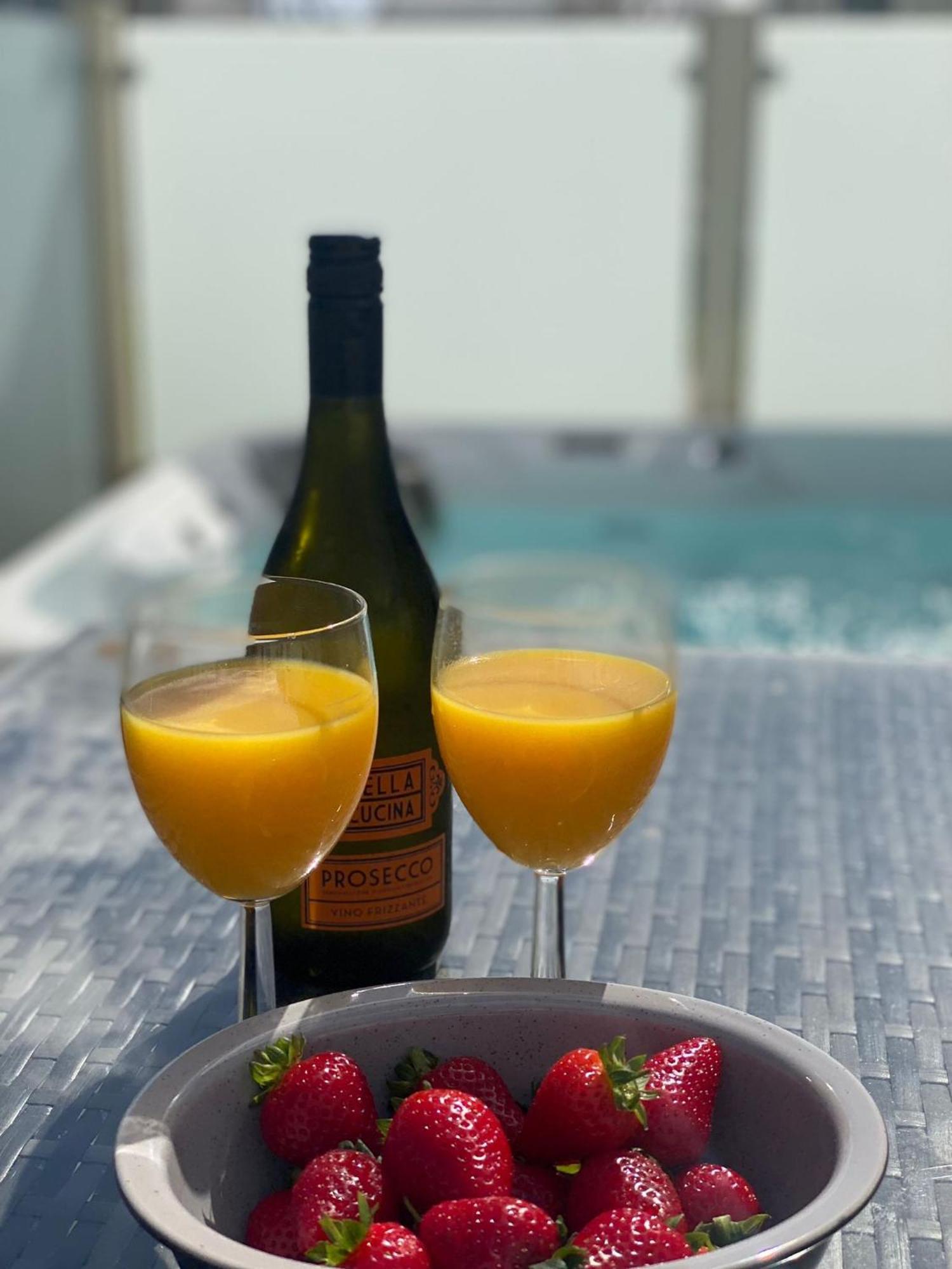 Premium Accommodation With Luxury Hot-Tub And Decking Area, Near Fantasy Island Ingoldmells Buitenkant foto