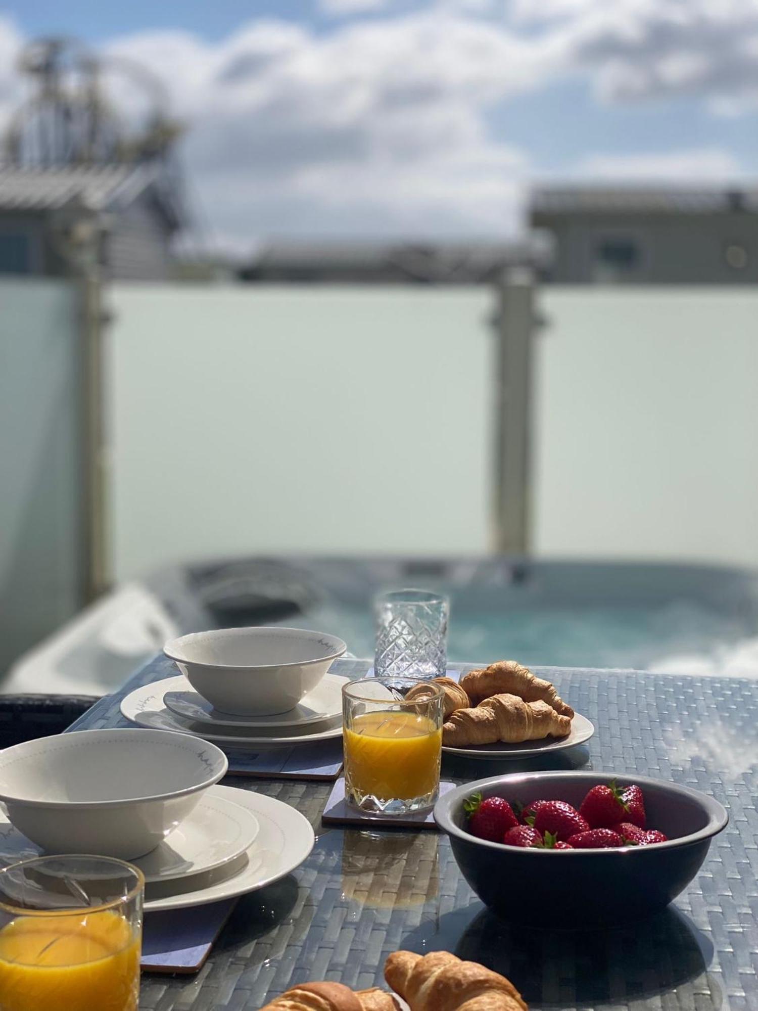 Premium Accommodation With Luxury Hot-Tub And Decking Area, Near Fantasy Island Ingoldmells Buitenkant foto