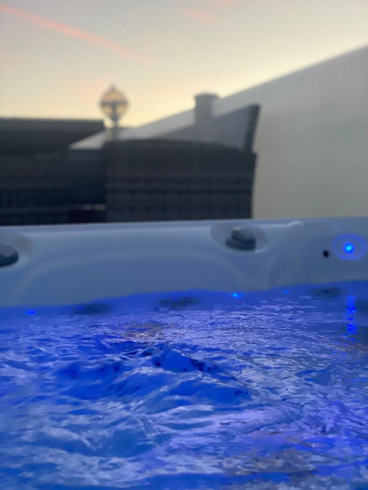 Premium Accommodation With Luxury Hot-Tub And Decking Area, Near Fantasy Island Ingoldmells Buitenkant foto