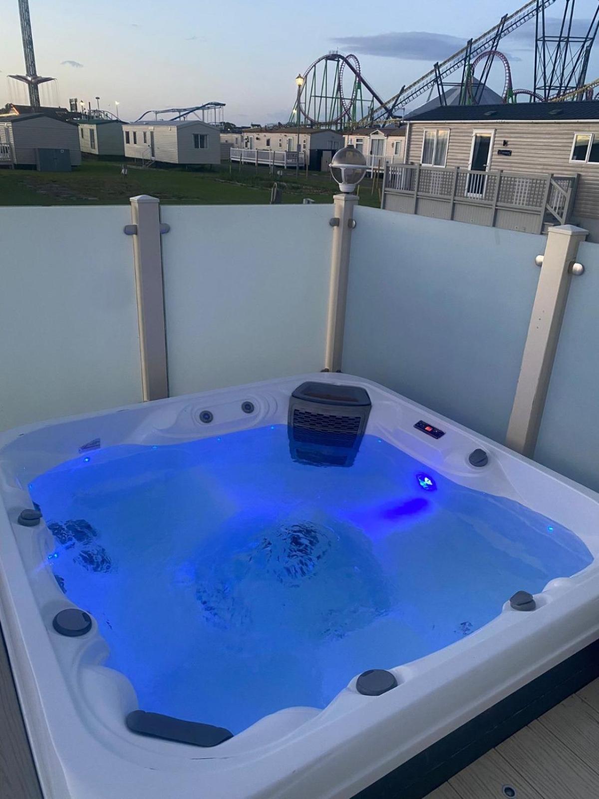 Premium Accommodation With Luxury Hot-Tub And Decking Area, Near Fantasy Island Ingoldmells Buitenkant foto