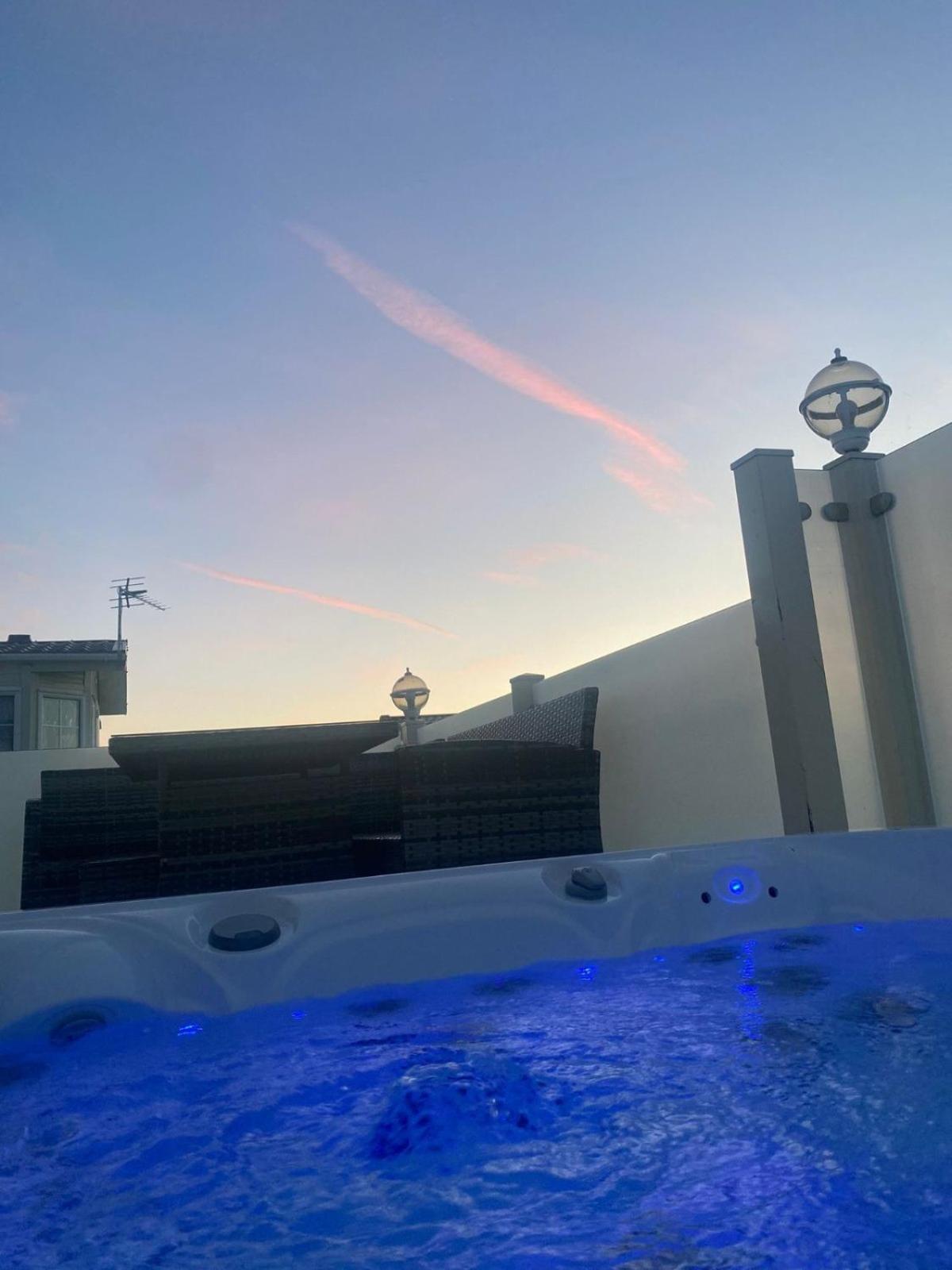 Premium Accommodation With Luxury Hot-Tub And Decking Area, Near Fantasy Island Ingoldmells Buitenkant foto